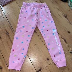Champion Girls Heritage Fleece All Over Logo Print Jogger Sweatpants Pink Size 6